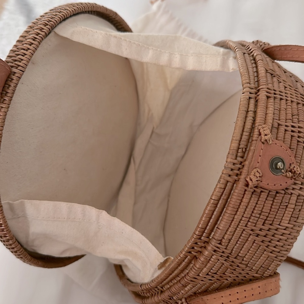 STREET LEVEL Round Rattan Crossbody Bag - Picture 7 of 7
